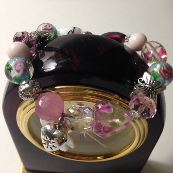 Jewelry - Beautiful Design Stretch Bracelet